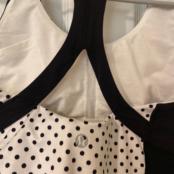 Lululemon workout tank size 4 - Picture 3 of 3